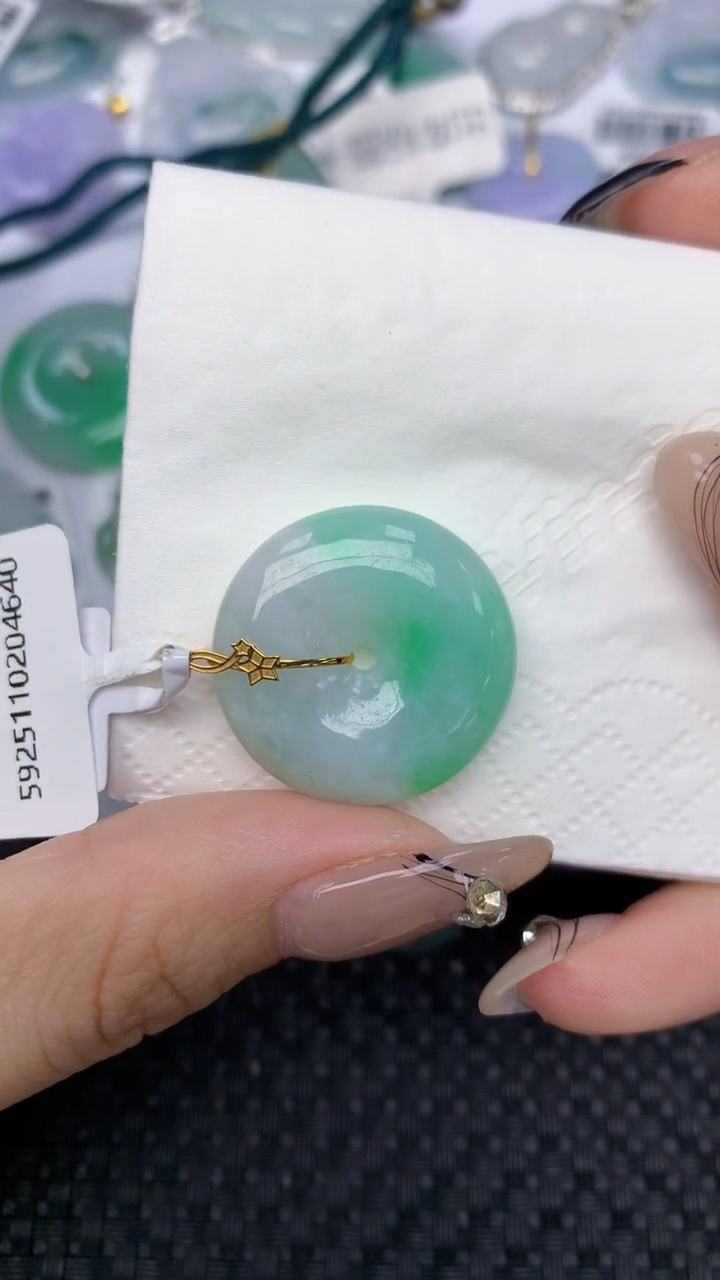 颈饰18K金镶嵌翡翠天然缅甸翡翠a货百元以上9元证书费自理