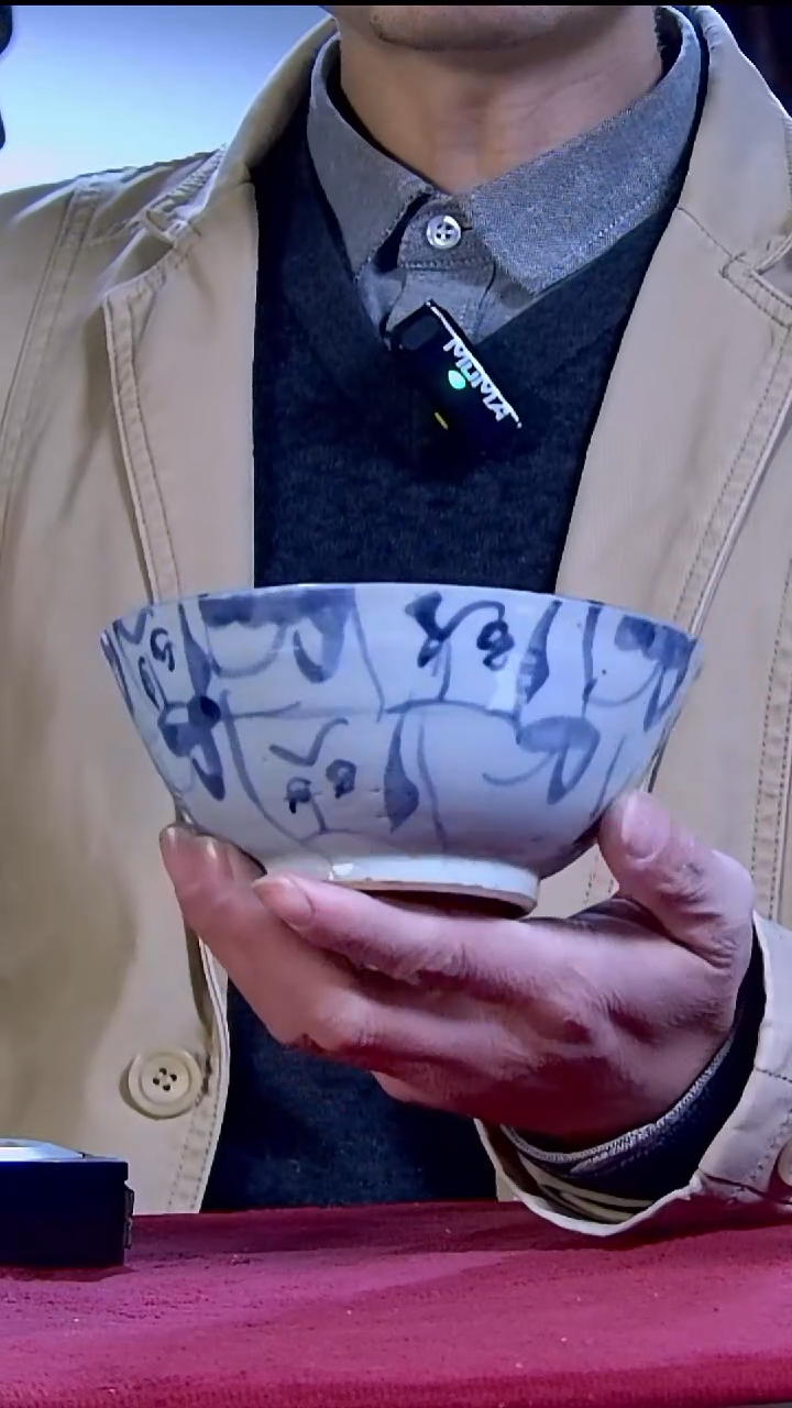 往**悠青花刀纹碗一个