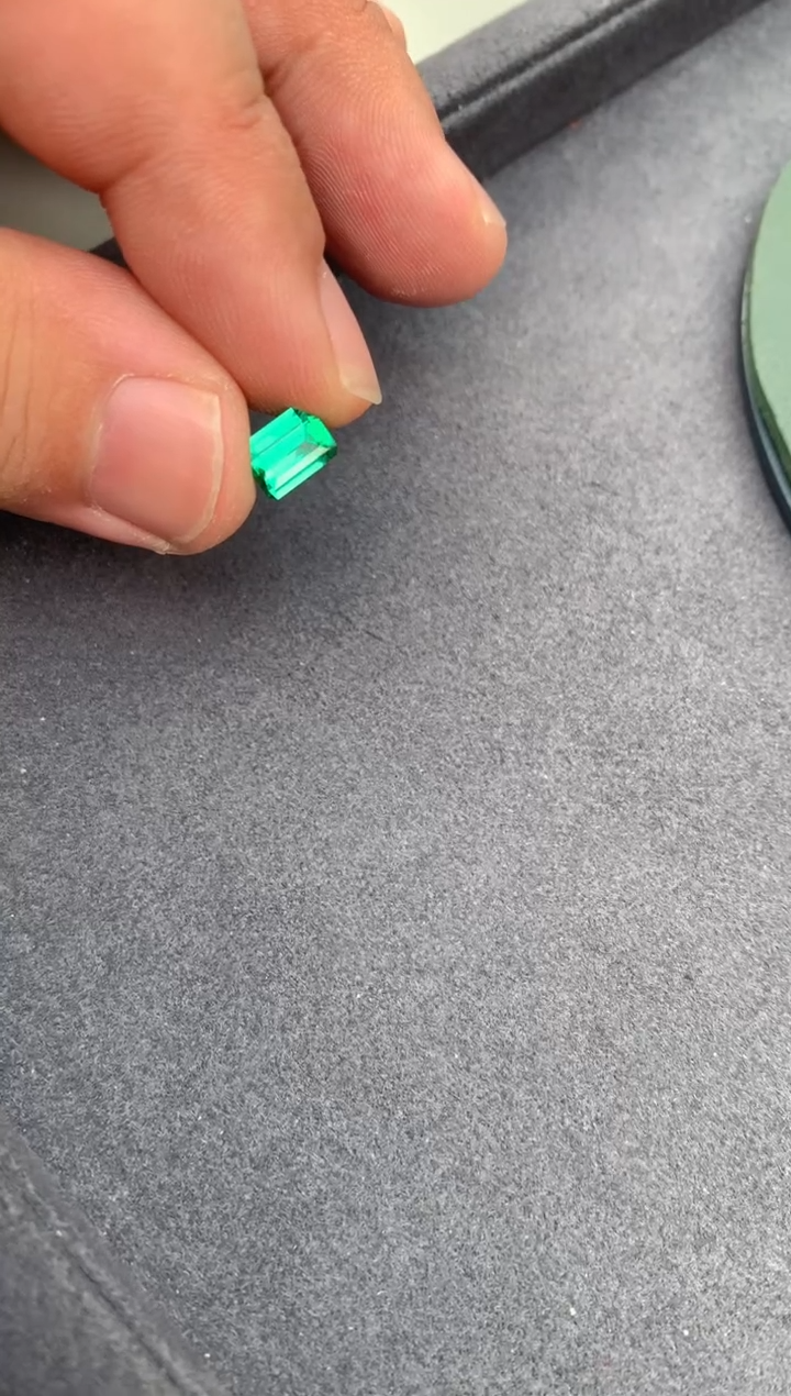 【闪购商品】祖母绿裸石未镶嵌83分祖母绿