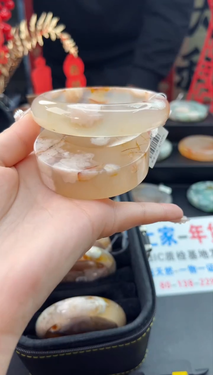 【闪购商品】石英质玉手镯未镶嵌赠送镯心（60圈口）