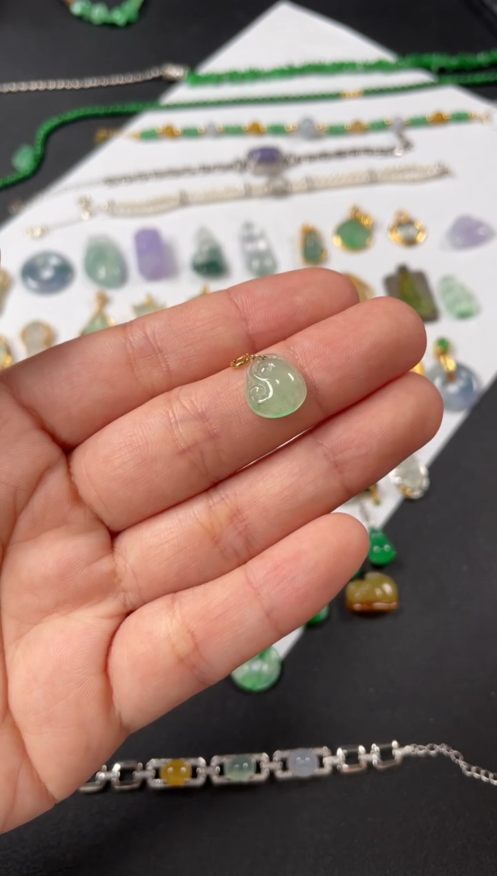 翡翠18K金镶嵌吊坠(不含链)一个    P541