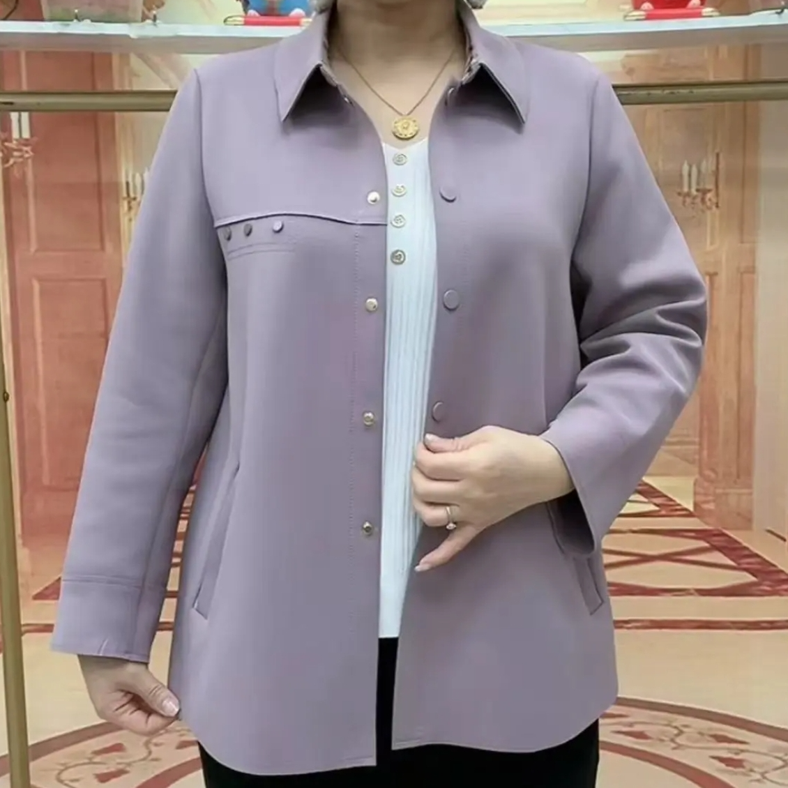中老年妈妈春秋款百搭外套2025新款宽松休闲时尚纽扣开衫女装衬衫