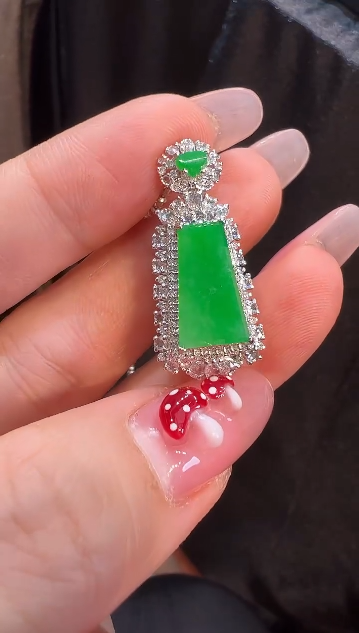 【闪购商品】翡翠颈饰18K金镶嵌吊坠