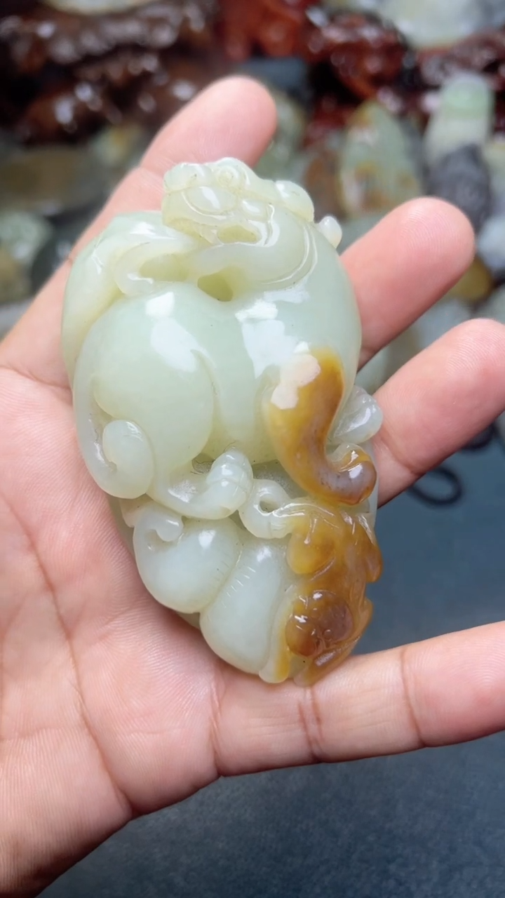 和田玉未镶嵌把件-