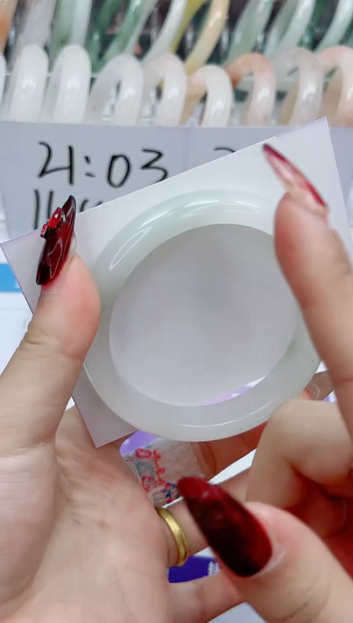 【闪购商品】石英质玉手镯未镶嵌40-59.6