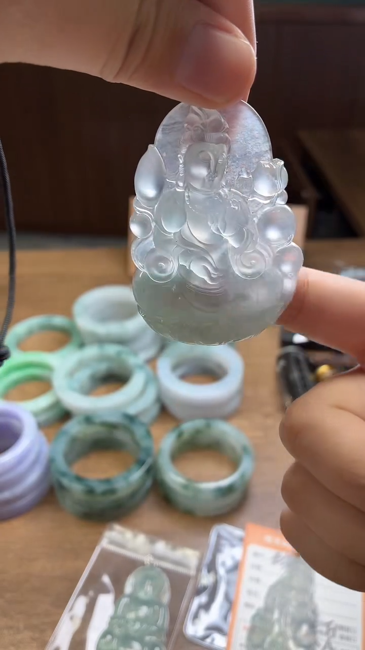 吊坠(不含链)未镶嵌翡翠?**?观音