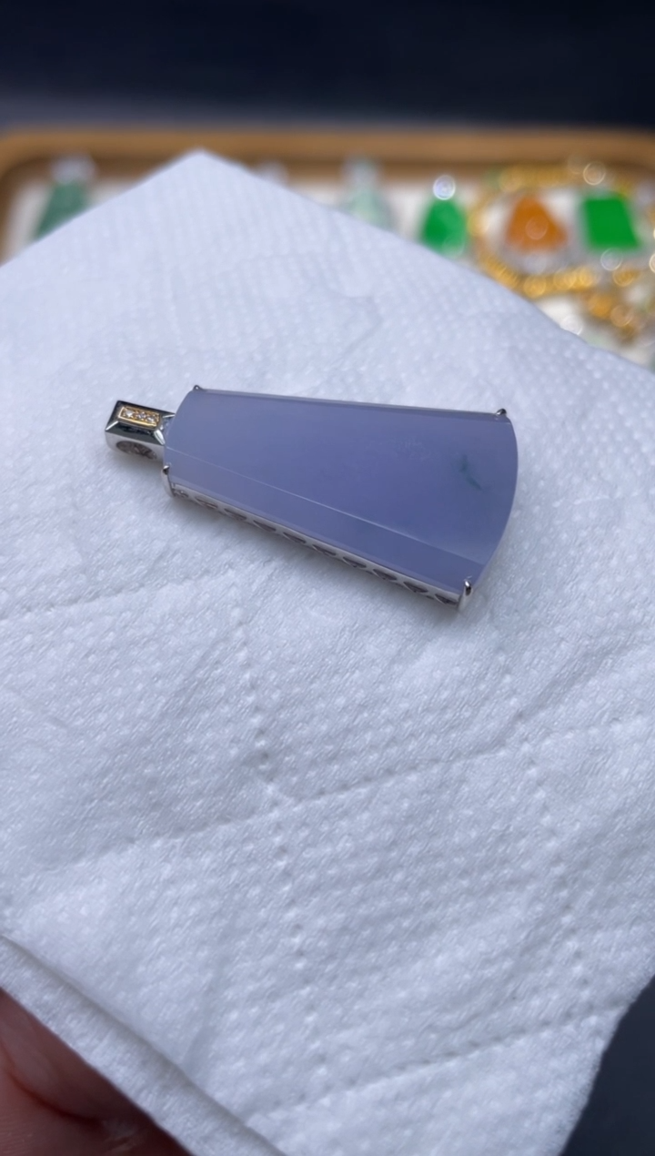 【闪购商品】翡翠颈饰18K金镶嵌58........