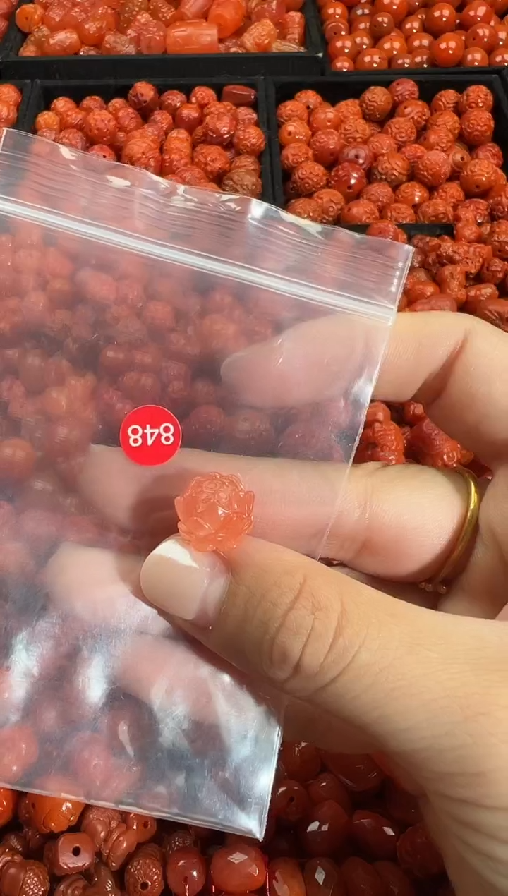 颈饰未镶嵌南红玛瑙1