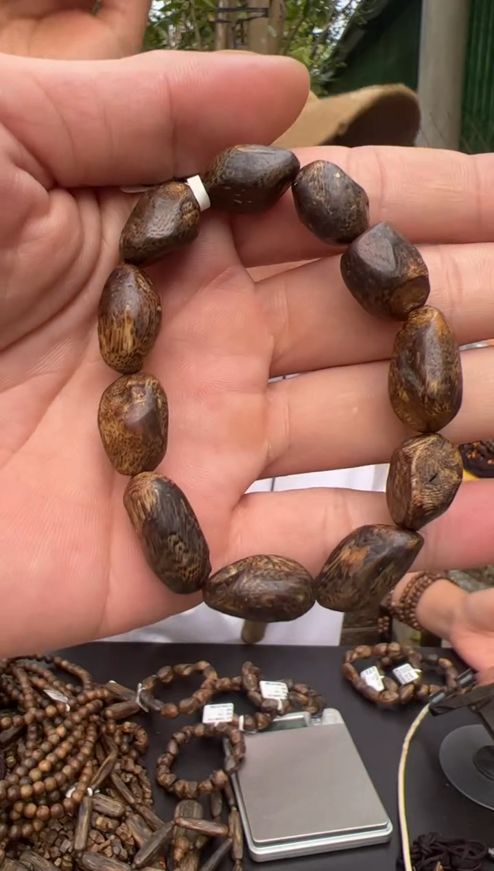【闪购商品】沉香手串11克乌身圆叶树钉手串
