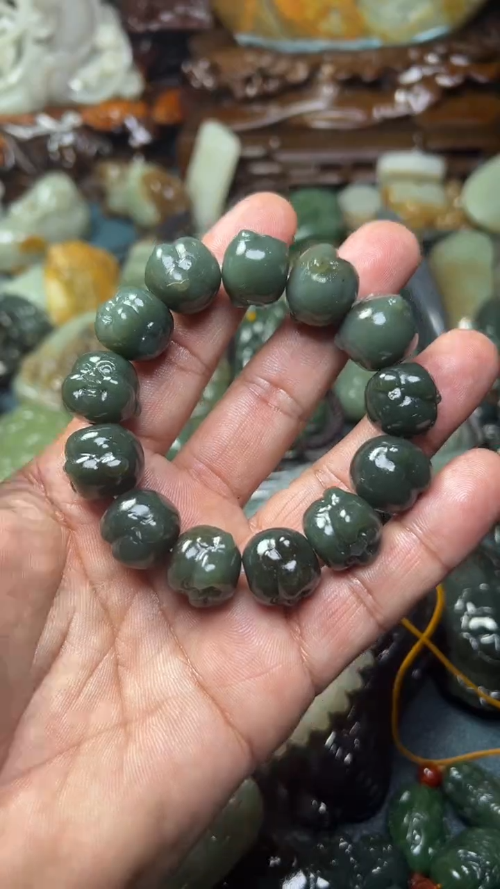 未镶嵌和田玉把件-