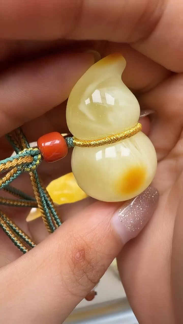 裸石琥珀未镶嵌如图