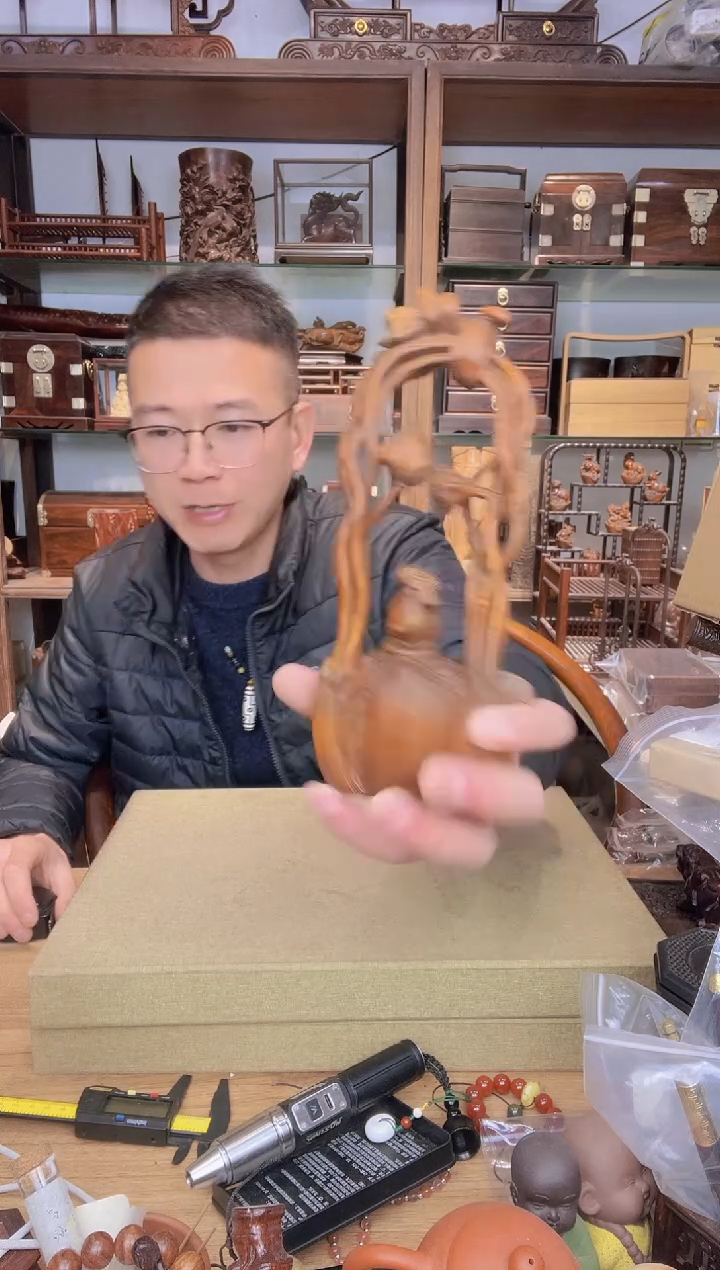 【闪购商品】乌木类书架674黄杨做旧提篮壶