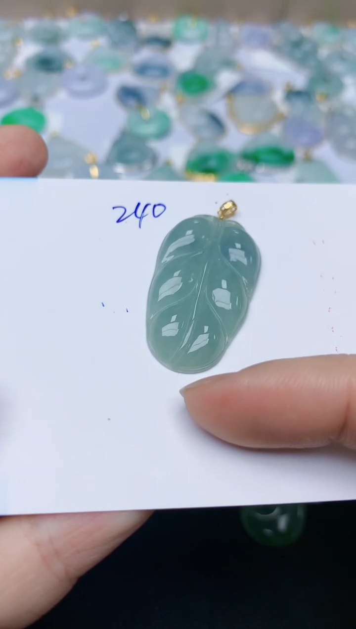【闪购商品】翡翠颈饰18K金镶嵌天然翡翠A货    