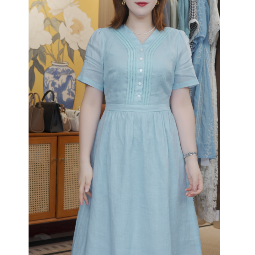 蓝色苎麻绣花线V领连衣裙2025夏季新款优雅知性收腰A字裙