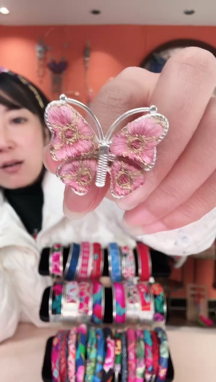 织绣非遗手工苗绣刺绣首饰13