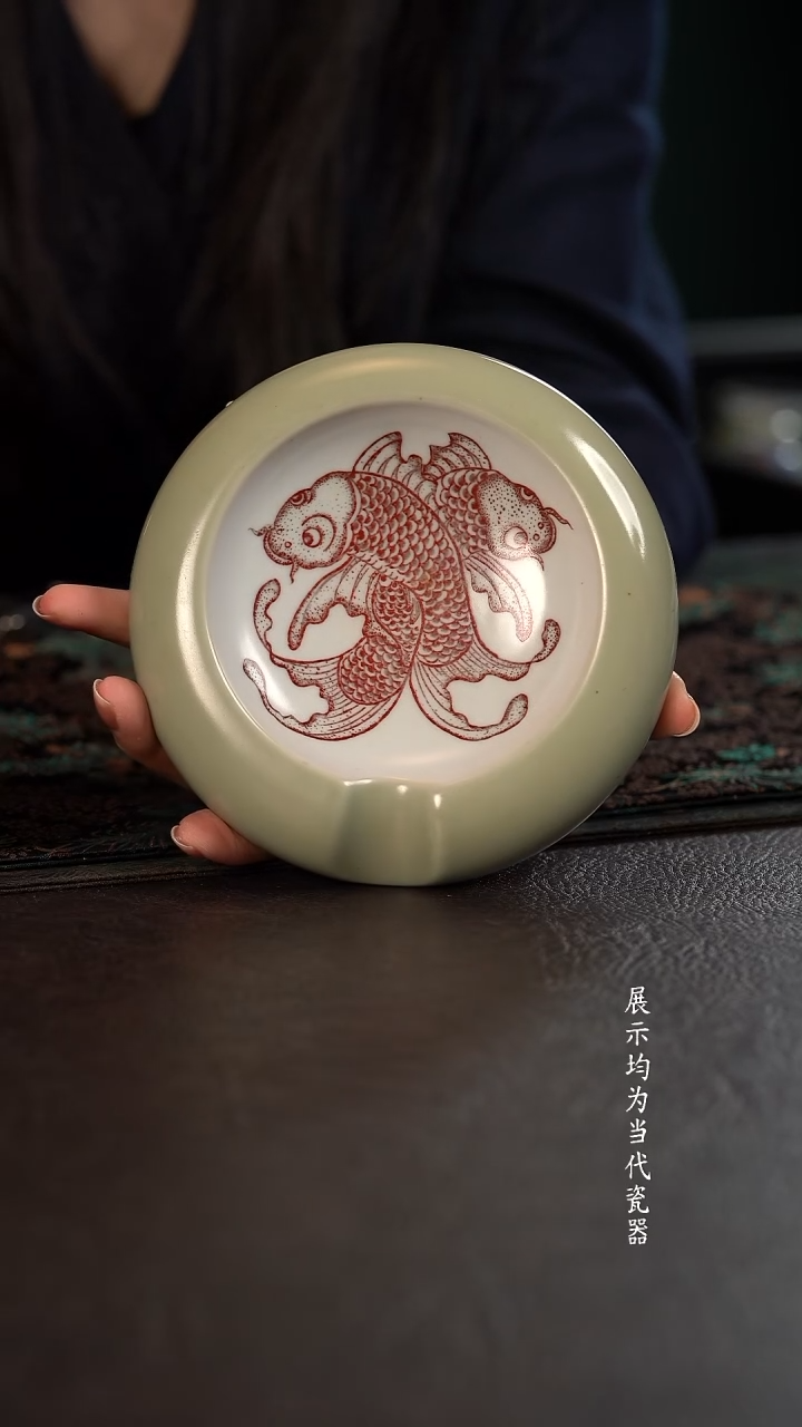 贵红窑釉里三色双鱼雪茄缸