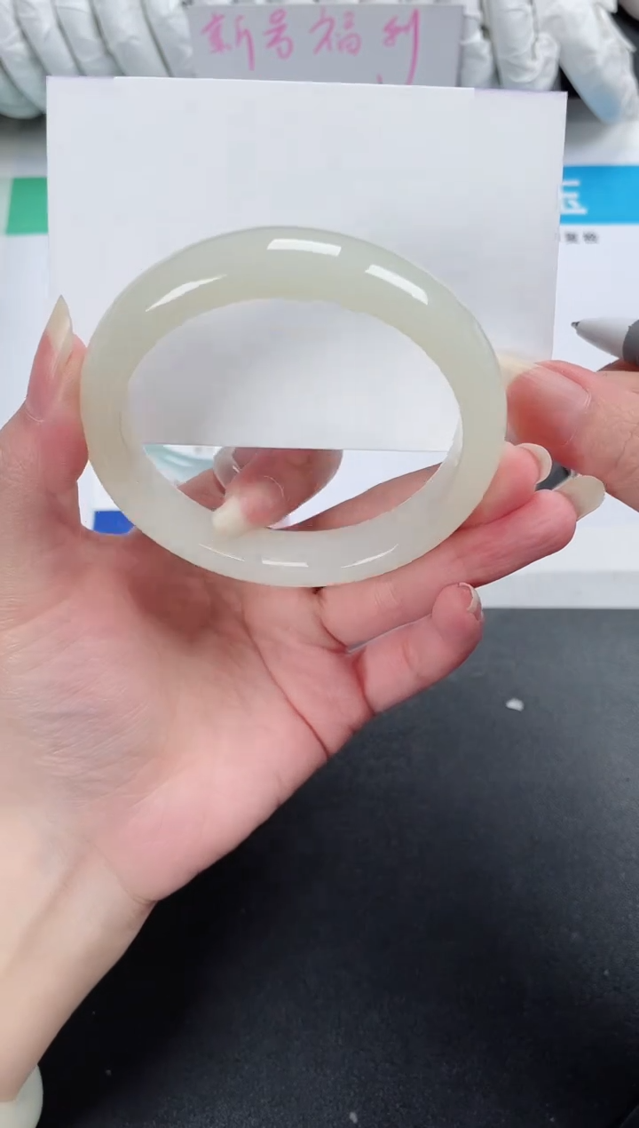 【闪购商品】石英质玉手镯未镶嵌166-60