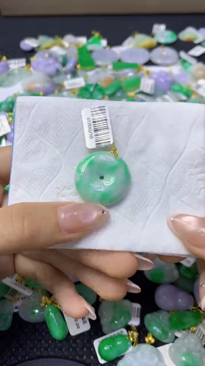 颈饰18K金镶嵌翡翠天然缅甸翡翠A货