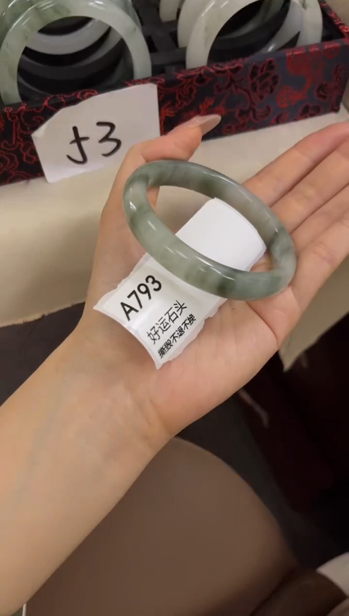 未镶嵌手镯石英质玉a793