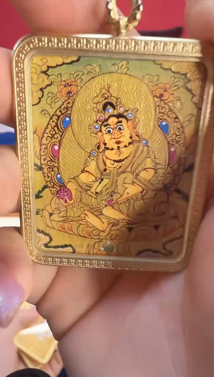 吊坠黄C金唐-粗矿堆沙唐卡