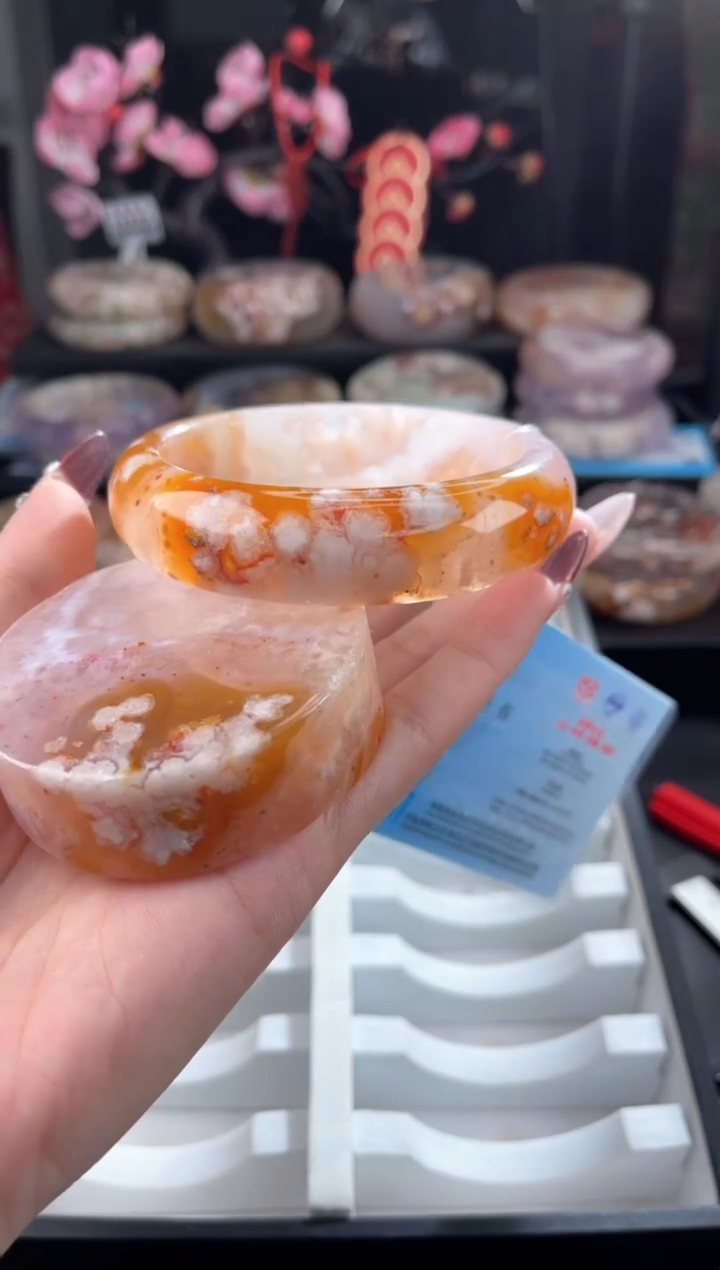 【闪购商品】石英质玉手镯未镶嵌64