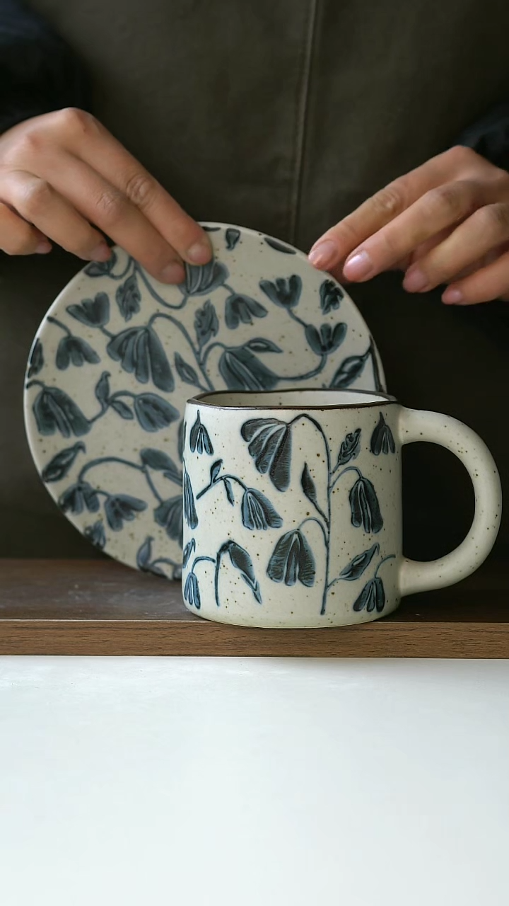 【闪购商品】陶瓷手绘铃兰马克杯+甜品盘@4-2@