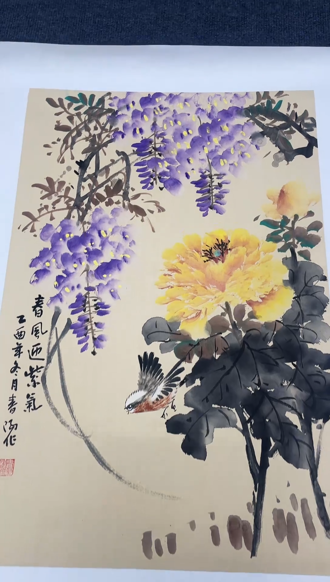 竖款精品开三花鸟，