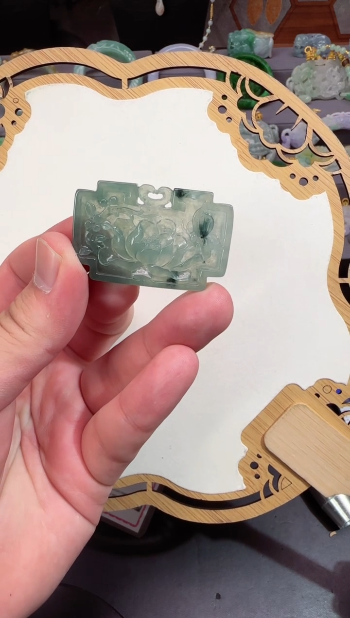 【闪购商品】翡翠颈饰未镶嵌牌子