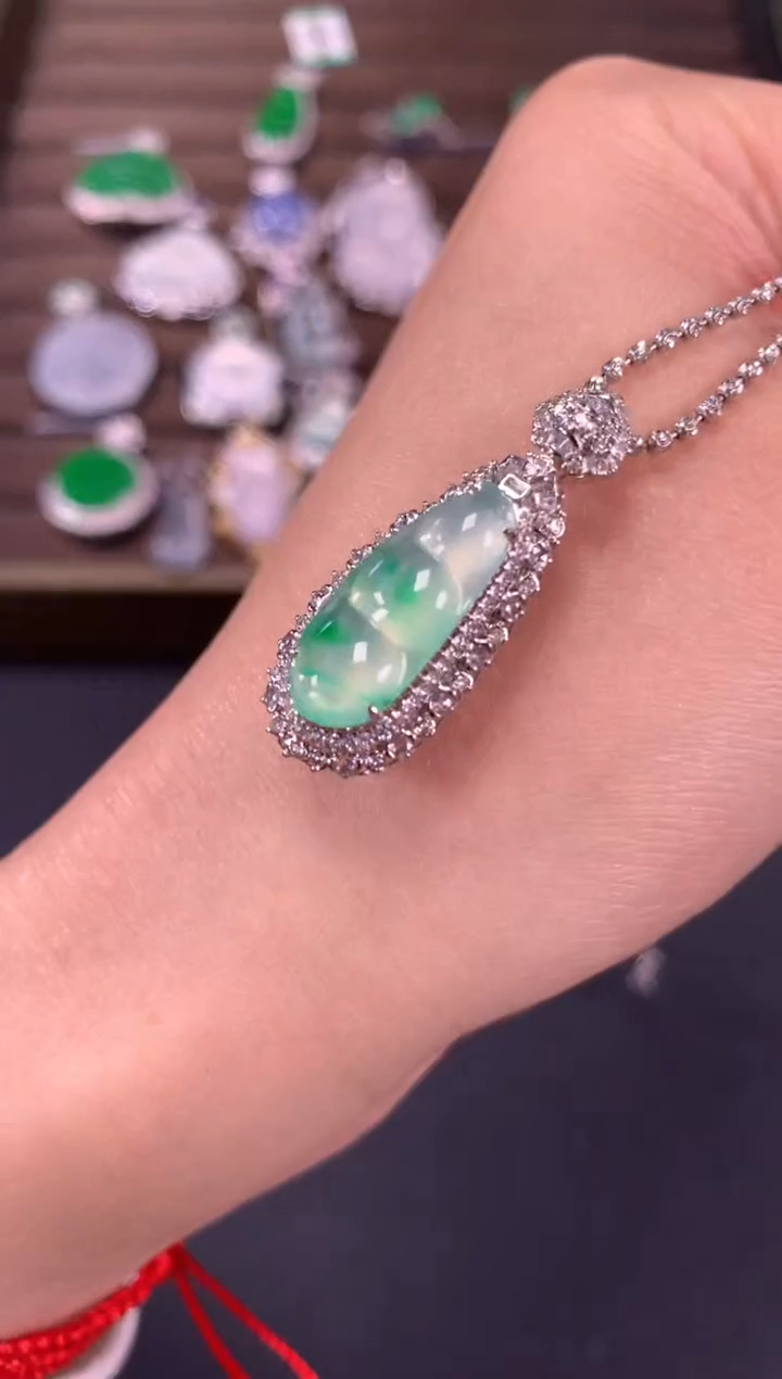 【闪购商品】翡翠吊坠(不含链)18K金镶嵌C48|15800