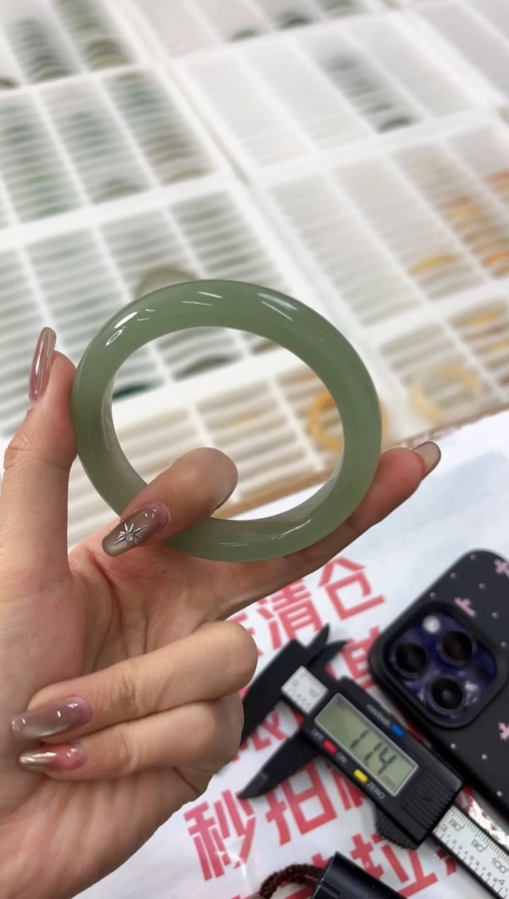 未镶嵌手镯石英质玉105-58D