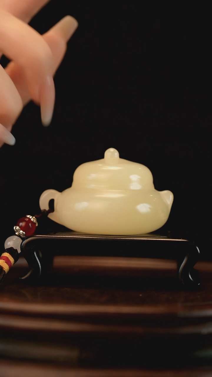 云南石竹叶青雕刻：把把壶