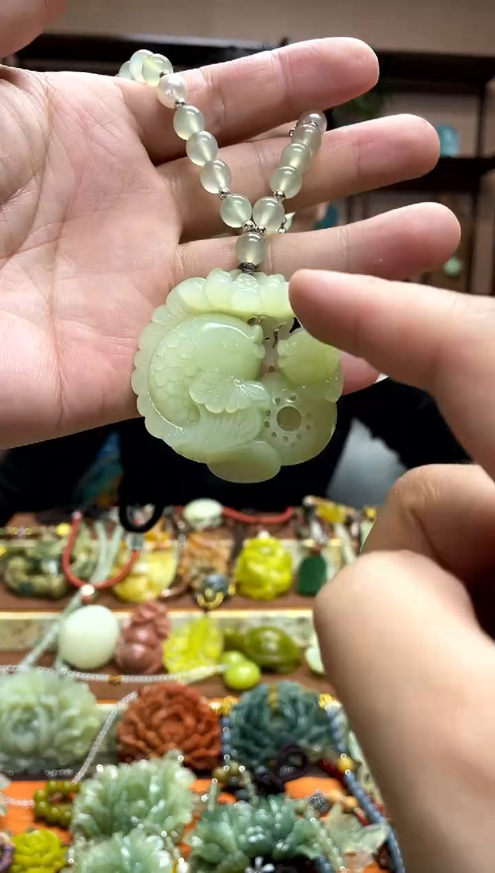 未镶嵌岫玉吊坠`