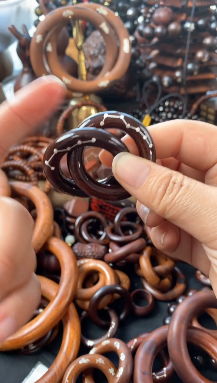 【闪购商品】木木雕枣木玉化小乾坤圈镶银六七星