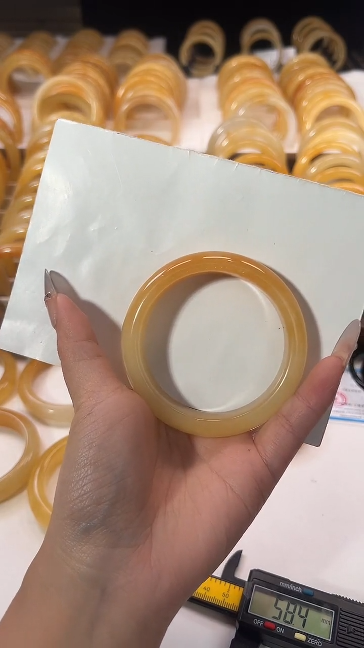未镶嵌石英质玉（黄龙玉）手镯58圈口14