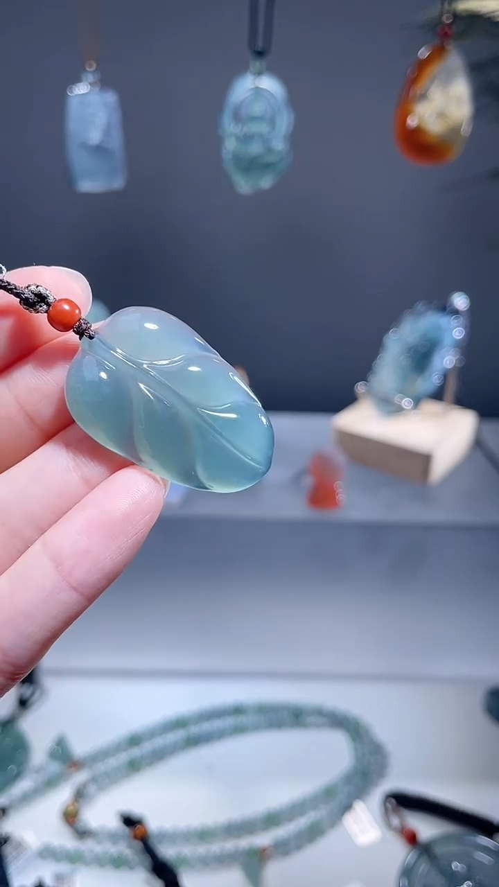 颈饰未镶嵌翡翠叶子