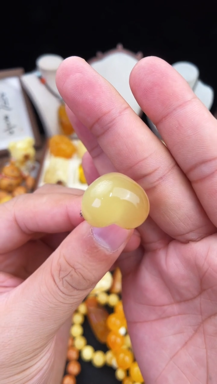 琥珀未镶嵌珠宝奇石柒月