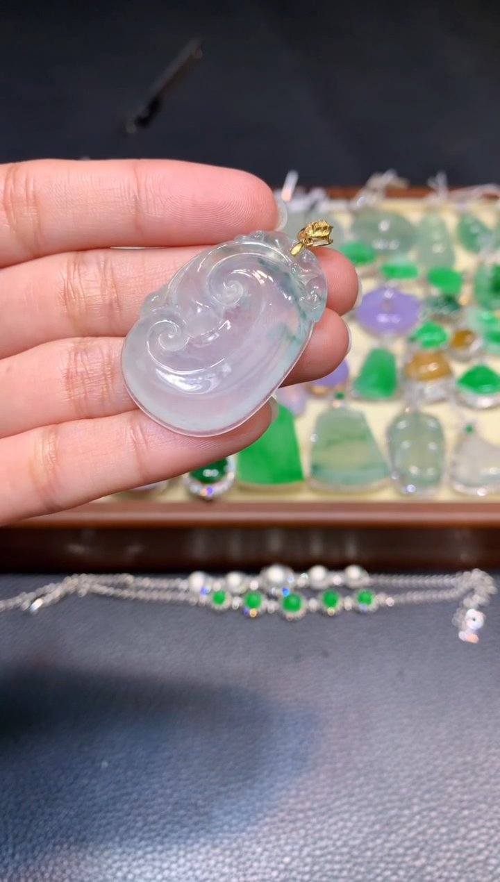 颈饰18K金镶嵌翡翠1