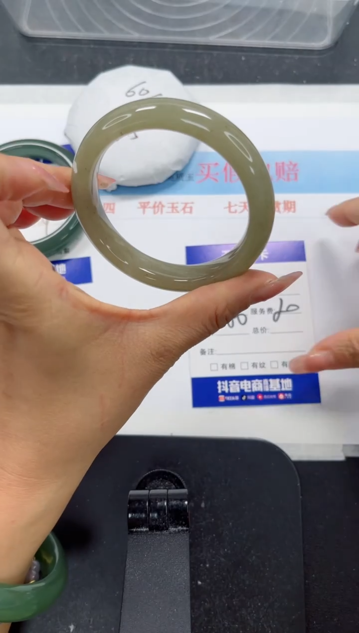 未镶嵌手镯石英质玉16-56