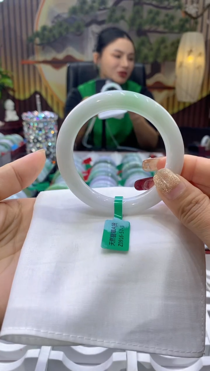 【闪购商品】翡翠未镶嵌手镯多人06065