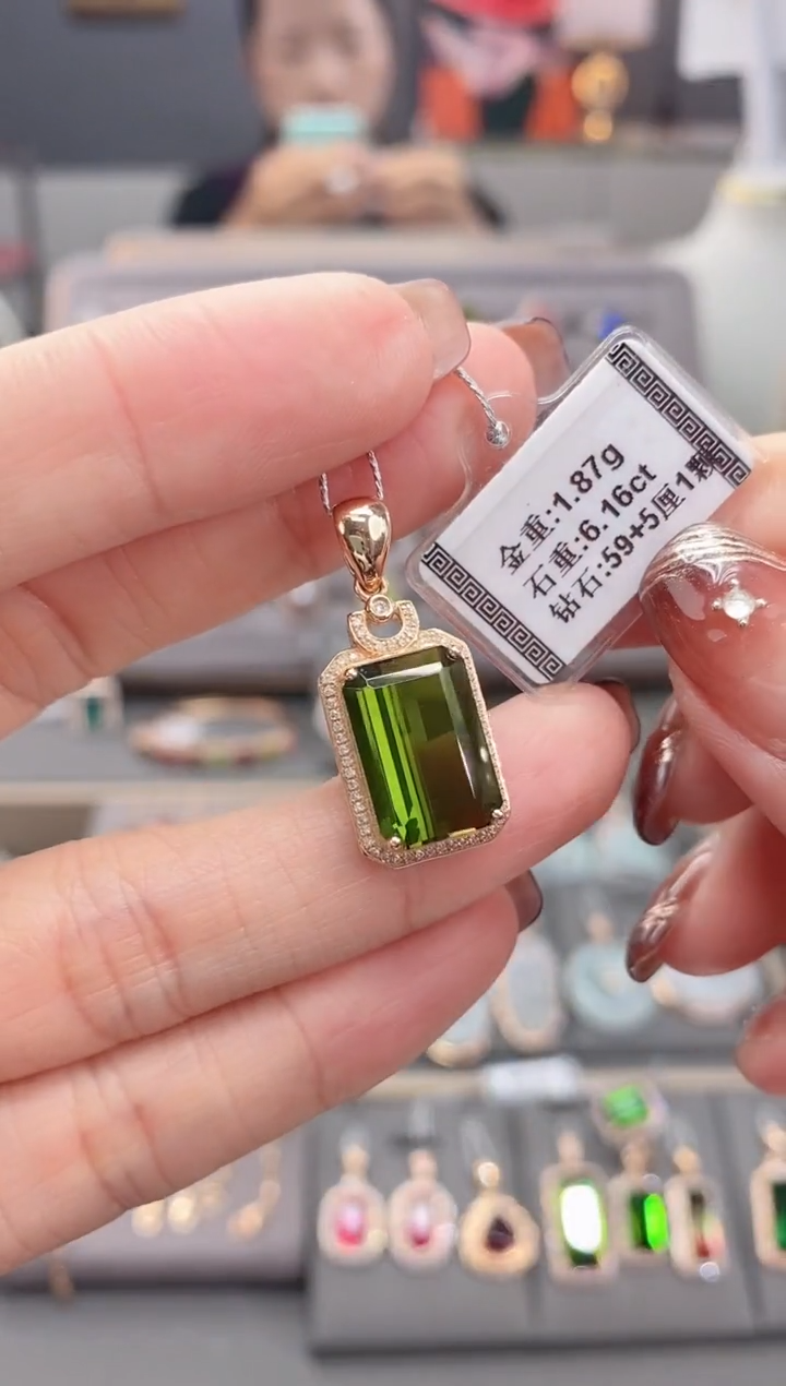 颈饰18K金镶嵌碧玺6.16