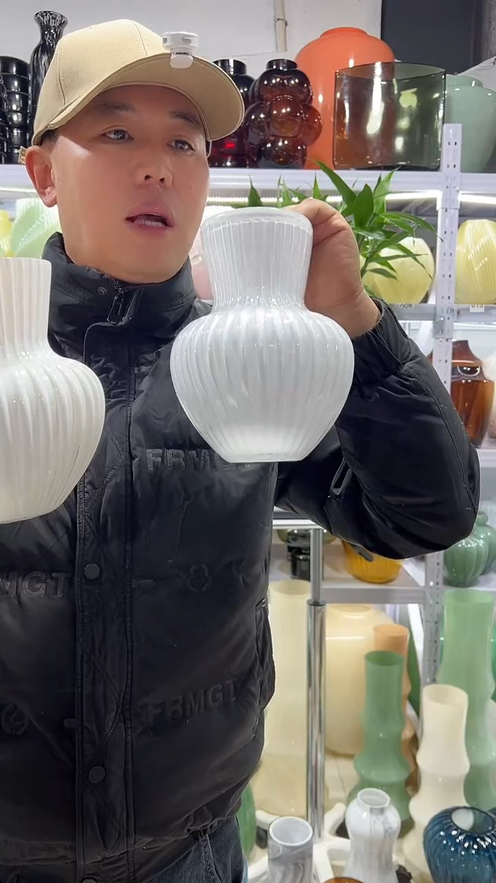 白色小蘑菇花瓶微瑕介意勿拍