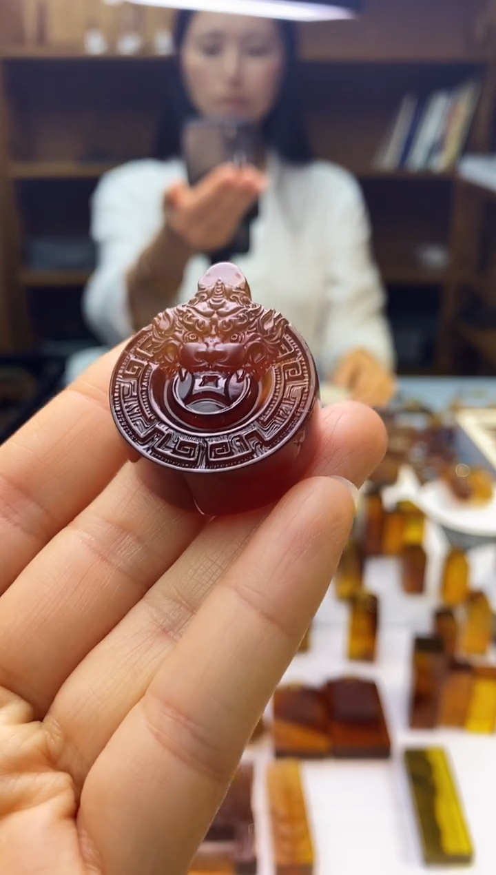 琥珀颈饰未镶嵌SN84-44（吞金兽）