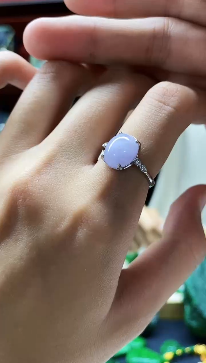 颈饰未镶嵌翡翠戒指