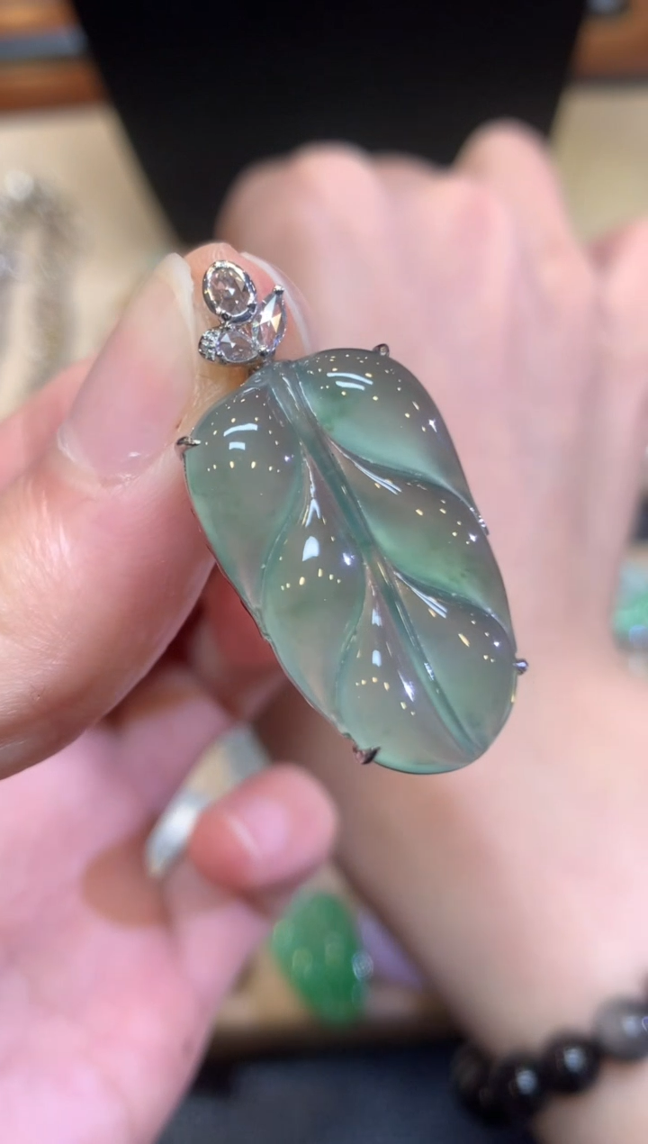 翡翠18K金镶嵌颈饰叶子【无服务费】