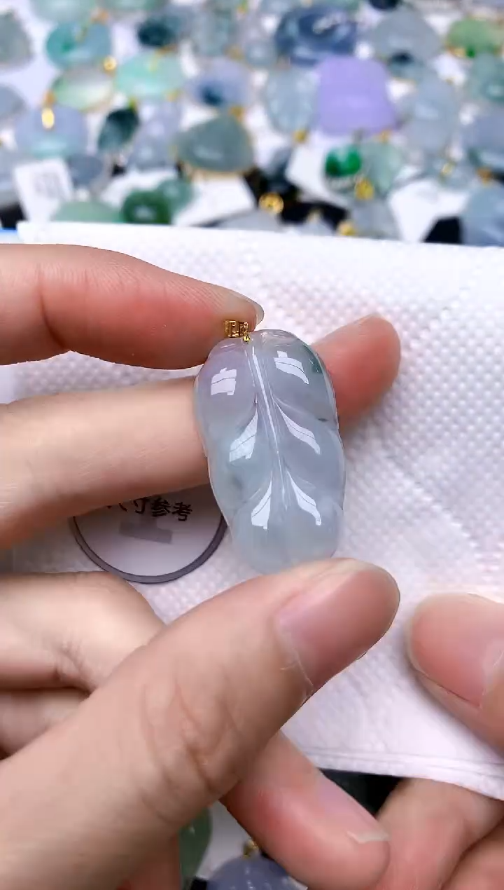 颈饰18K金镶嵌翡翠天然A货翡翠