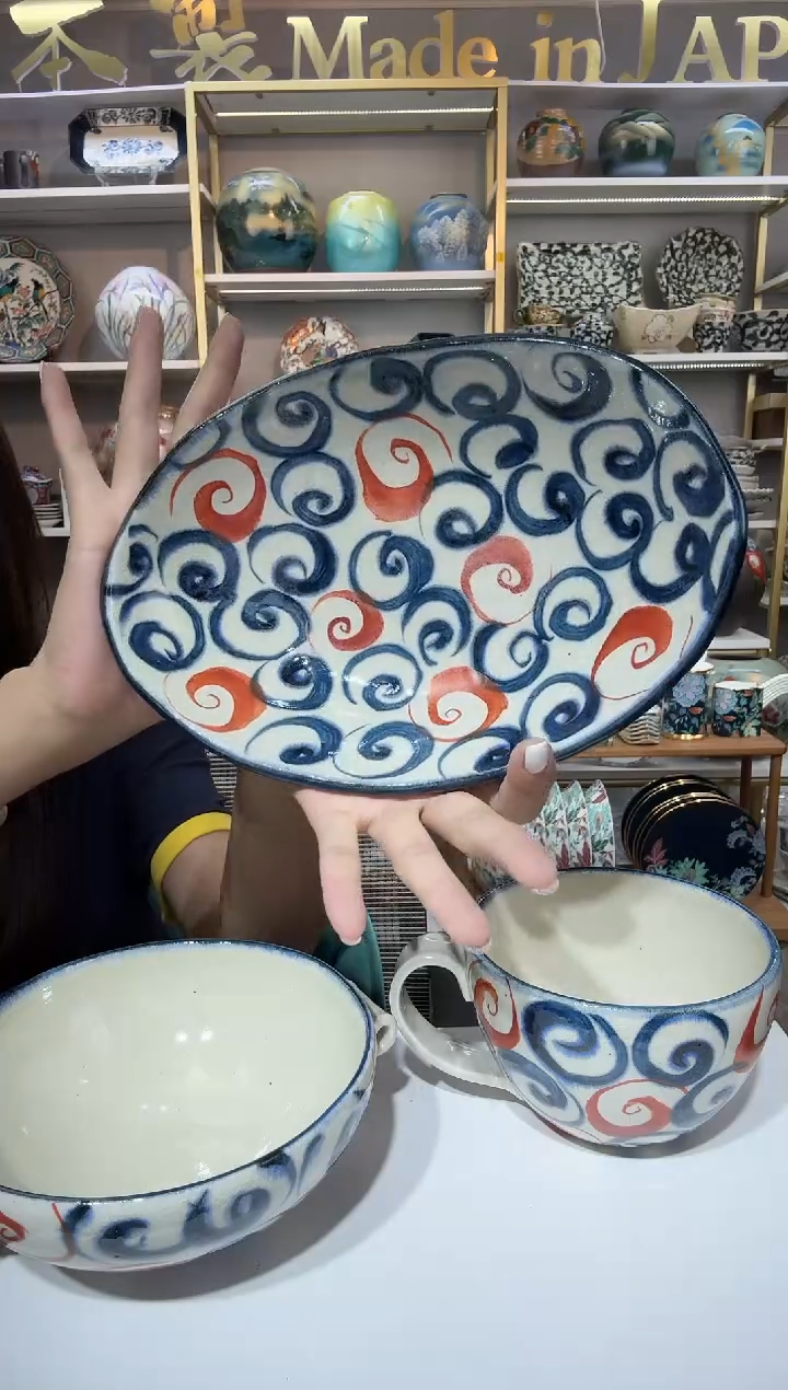 陶瓷宗山窑椭圆深盘-赤绘旋涡23.8cm*17.5cm