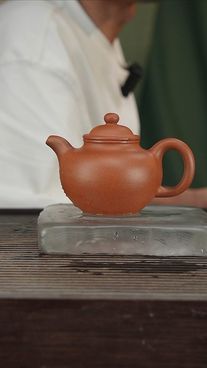 茶壶紫砂高工，带证300CC181号