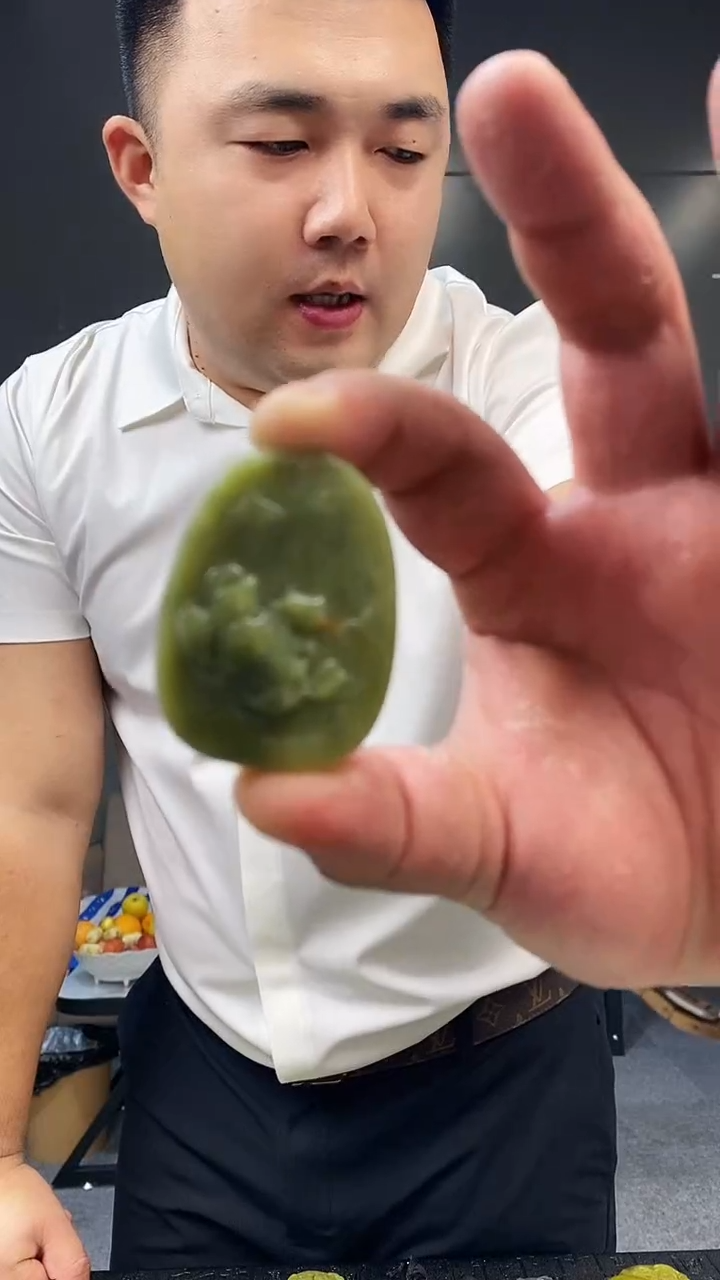 未镶嵌蛇纹石玉颈饰天然岫玉（多样性发其中之一）