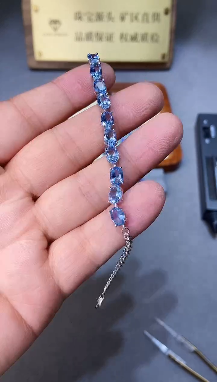 海蓝宝石手链银S925镶嵌......