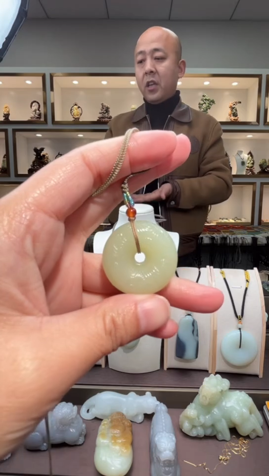 颈饰未镶嵌和田玉苏